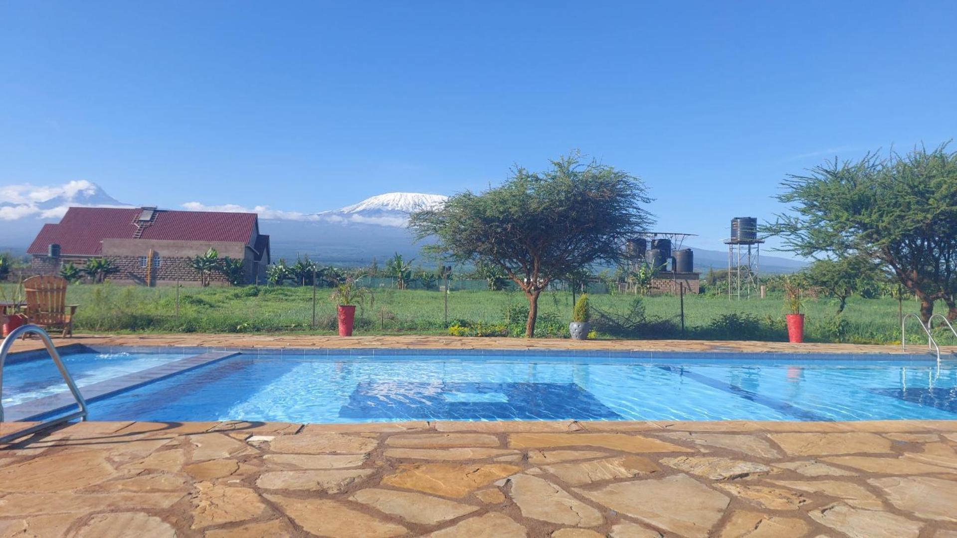 Oloitokitok Amboseli Glass House מראה חיצוני תמונה